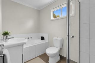 Airport West Stunner by Ready Set Stay - 3