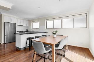 Airport West Stunner by Ready Set Stay - 4