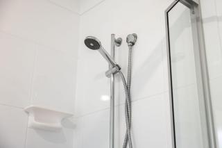 Stylish Cosy Retreat in North Lakes w all Air-Con - 6