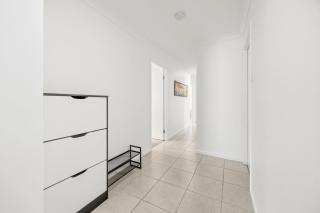 Stylish Cosy Retreat in North Lakes w all Air-Con - 5