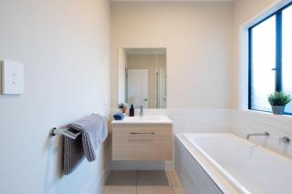 Enchanting Griffin Retreat Memorable Stay Awaits - 3