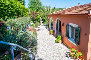 Ilia's Holiday Home - 6