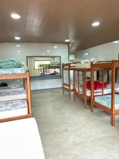 Alojamento de 10 a 20 Pessoas no Sítio Toca da Onça com Piscina, Saúna, Hidro Massagem, Sala de Jogos, Lago, Namoradeira e Jardim, Wi-fi - 8