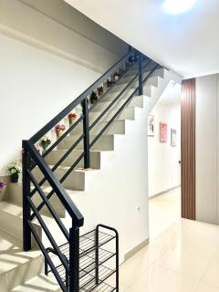 Homestay Apple House 89 Golden City Bengkong Laut - 4