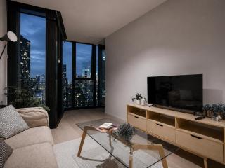 Skyline Suites | Stunning City Views, Gym & Pool - 9