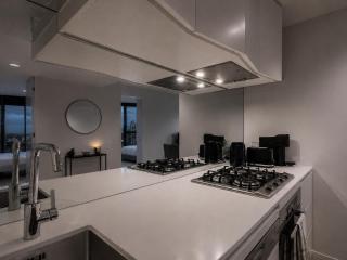 Skyline Suites | Stunning City Views, Gym & Pool - 2