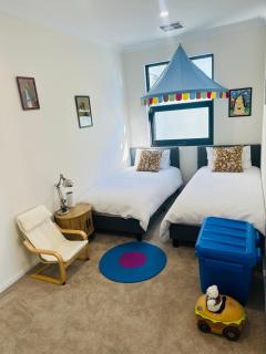 Galaxy Homes - City & Coast Luxury Retreat - 7