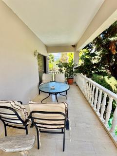 Villa w Studio, Pool, Garden, Sleeps 12 to 15 - 2