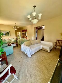 Villa w Studio, Pool, Garden, Sleeps 12 to 15 - 9