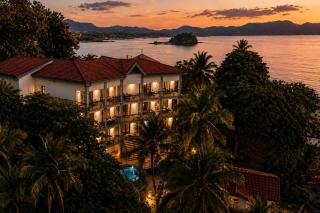 Exclusive Retreats Newest Beachfront Estate w Staff, Breakfast & Chef Available - 0