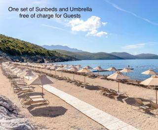 Lux Studio Lustica Bay and Car - 8