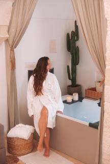 BELLE HOME OSTUNI vasca vista mare - 1