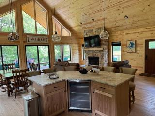 New 5BR Lakehouse on Round Lake Private Waterfront Estate Dock Fire Pit Panoramic Lake Views - 6