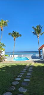 Beachfront Villa Klondike - Private 3-bedrooms - 7
