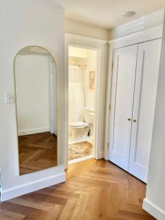 Crystal City Boutique Flats - Free Parking - 2