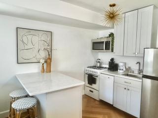 Crystal City Boutique Flats - Free Parking - 8