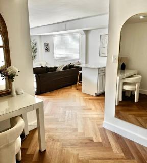 Crystal City Boutique Flats - Free Parking - 3