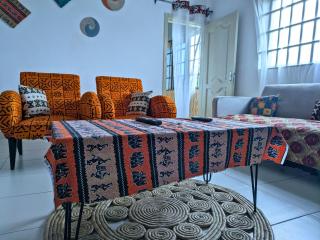Petit Cocon de Ouidah - Chambre Cosy Climatisée - Plage a 10 min - Salon, Cuisine et balcon - 3