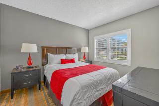 Scenic Lakeview Condo w Balcony and Resort Pools - Orlando - 3