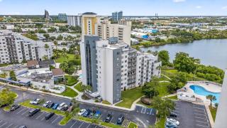 Scenic Lakeview Condo w Balcony and Resort Pools - Orlando - 5