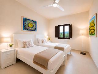 An Oasis of Mediterranean Tranquility with Mountain Views - 3