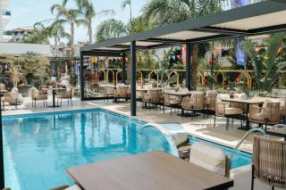 Colosseum Hotel - 1