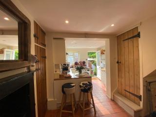 A charming and stylish country cottage. - 1