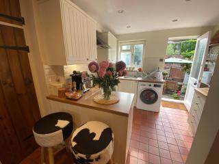 A charming and stylish country cottage. - 3
