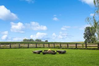 Sawyer Farmhouse -Spacious Retreat with 5 Bedrooms - 7