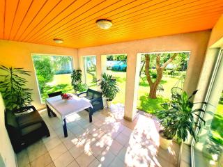 Cozy Garden Villa - 8