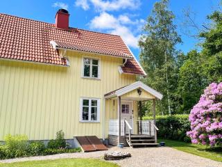 4 star holiday home in HINDÅS - 3