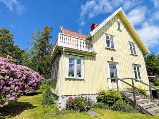 4 star holiday home in HINDÅS - 5