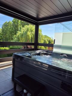 Maison H - Logement de luxe avec jacuzzi privé et home cinéma immersif - 6