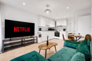 Luxury Designer Garden House with Private Parking - Prime Central London - Ideal for Families, Couples And Remote Work - 8