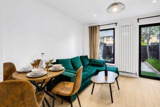 Luxury Designer Garden House with Private Parking - Prime Central London - Ideal for Families, Couples And Remote Work - 4