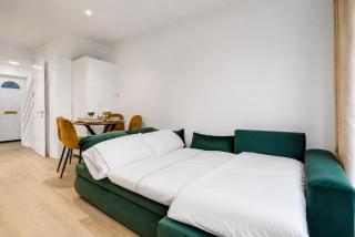 Luxury Designer Garden House with Private Parking - Prime Central London - Ideal for Families, Couples And Remote Work - 3
