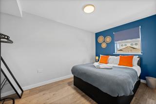 Spacious 3-Bed Cardiff Apartment - Walk to Centre - 2 Bathrooms - 6
