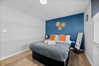 Spacious 3-Bed Cardiff Apartment - Walk to Centre - 2 Bathrooms - 7