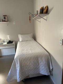 Quarto próximo ao CPA e mercados - 5