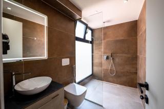 Serenity Luxury Suites - 2