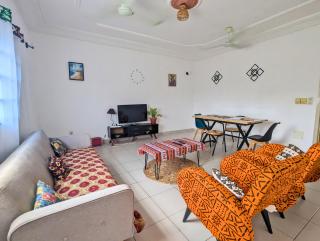 Petit Cocon de Ouidah - Chambre Cosy Climatisée - Plage a 10 min - Salon, Cuisine et balcon - 9