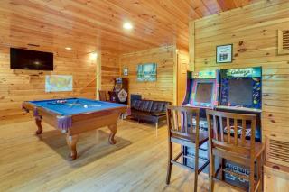 Family Cabin with Hot Tub, Theater, Game Room, Wifi, & Sauna - 2