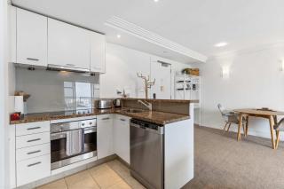 Bright 1 Bedroom Beauty with Balcony Zodiak Stays - 8