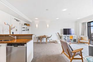 Bright 1 Bedroom Beauty with Balcony Zodiak Stays - 3