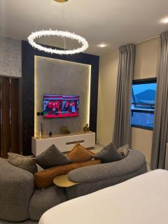 Bellagio Luxury Studio Apartment with Balcony - 9