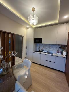Bellagio Luxury Studio Apartment with Balcony - 5