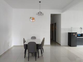 Kuntum & Puteri Homestay - 3