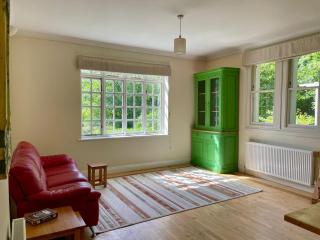 5bed Surrey home · Games Room · Near Thorpe Park - Pass the Keys - 6