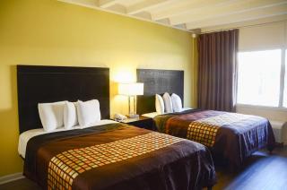 James River Inn & Suites - 1