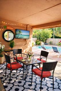 One-Bedroom Suite Pool with Bath Kitchen in West Palm Beach - 3
